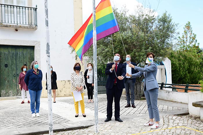 CIG participa no hastear da bandeira LGBTI na Câmara de Almada