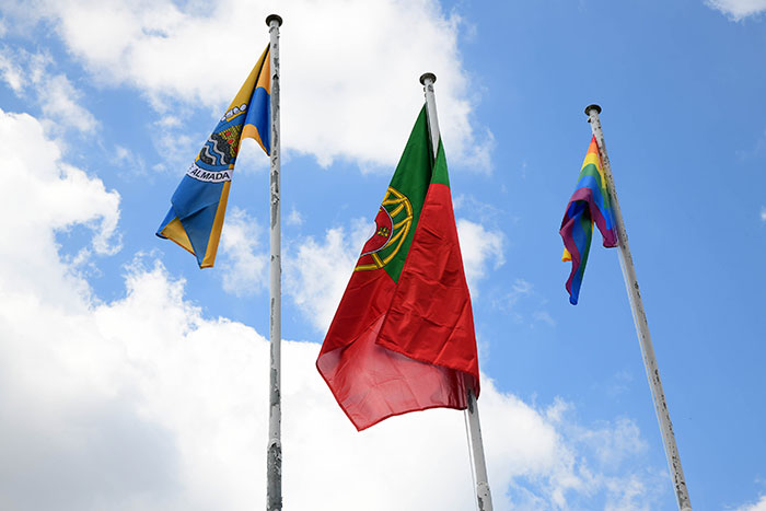 CIG participa no hastear da bandeira LGBTI na Câmara de Almada