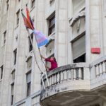 CIG hasteia bandeiras trans e arco íris - 17 maio 2021 Lisboa