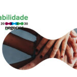 Foto de várias mãos entrelaçadas,em formato de elipse, sobre fundo branco. Prémio Nacional de Sustentabilidade 2030. Negócios.