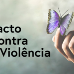 mão virada para cima, apoia borboleta lilás na pota do indicador. logótipo do pacto contra a violência com ilustração de cara de perfil, em formato de borboleta.