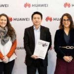 Da esquerda para a direita: Diogo Madeira , da Huawey, Margarida Abreu da APPDI, Toni Li, CEO da Huawei Portugal, Rosa Monteiro e e Sandra Ribeiro