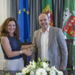 Presidente da CIG Sandra Ribeiro e Presidente da Câmara Municipal de Estremoz José Daniel Pena Sádio, cumprimentam-se