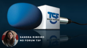 Microfone da TSF, fotografia de Sandra Ribeiro, presidente da CIG