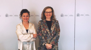 Fotografia da presidente da CIG, Sandra Ribeiro, com a delegada do governo espanhol para área da violência de género, Victória Rosell.