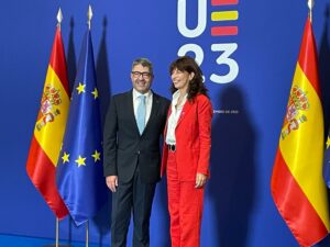 Fotografia do vice-presidente da CIG com a Ministra da Igualdade espanhola