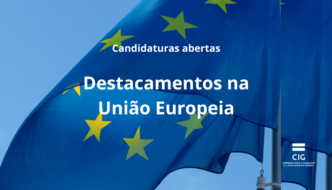 bandeira azul com estrelas amarelas sob um céu azul. candidaturas abertas. destacamentos na união europeia. logótipo cig