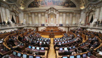 sala do plenário da assembleia da república.