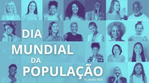 Dia Mundial da População, 11 julho 2025, fundo com várias pessoas com um filtro azul