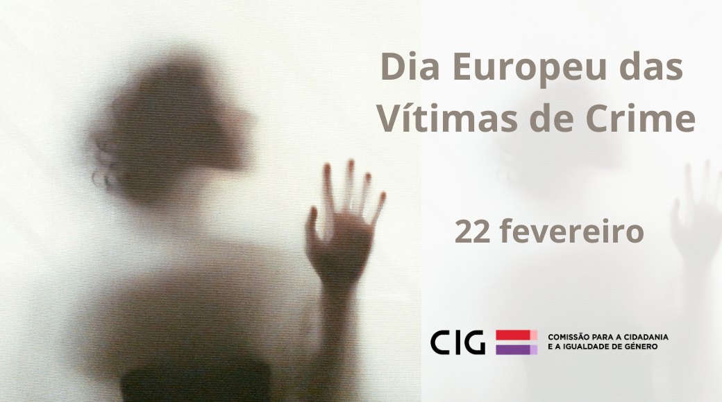 silhueta de mulher por trás de vidro fosco, com a mão encostada ao vidro.